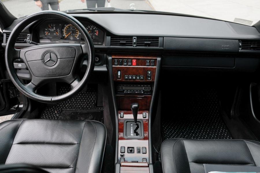 Торпедо Mercedes-Benz 500 E (W124) 1992 года  (фото 69 из 69)